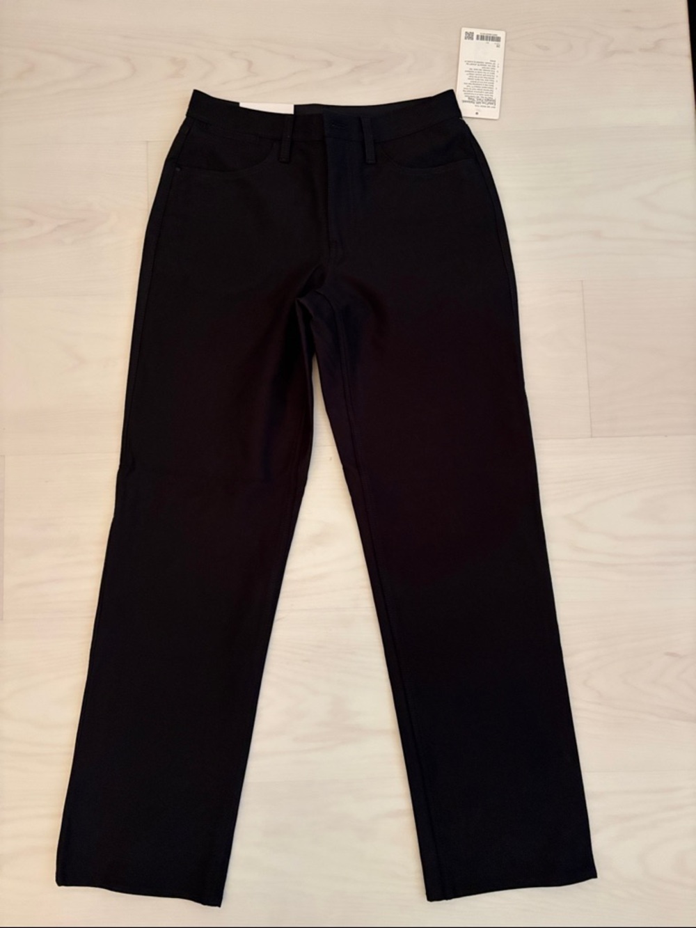 NWT Women’s Lululemon Easy Five MR Relaxed Straight Pant, 28 Regular